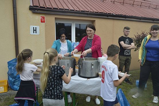 Grafika #23: DZIEŃ DZIECKA I SPORTU SZKOLNEGO-SP LEŚNICE I SP REDKOWICE