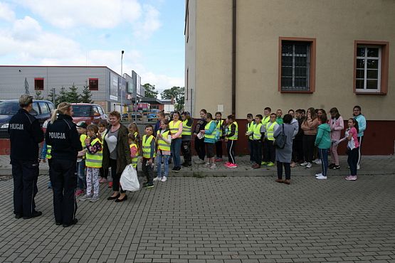 Grafika #22: WIZYTA KLASY I,III i V NA POLICJI
