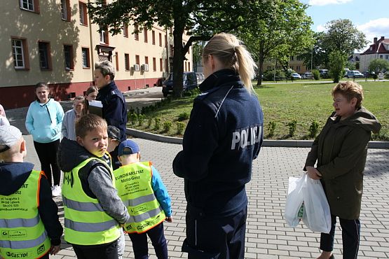Grafika #6: WIZYTA KLASY I,III i V NA POLICJI
