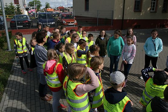 Grafika #7: WIZYTA KLASY I,III i V NA POLICJI