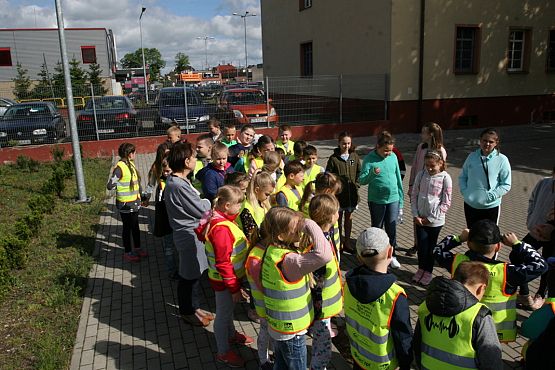 Grafika #8: WIZYTA KLASY I,III i V NA POLICJI