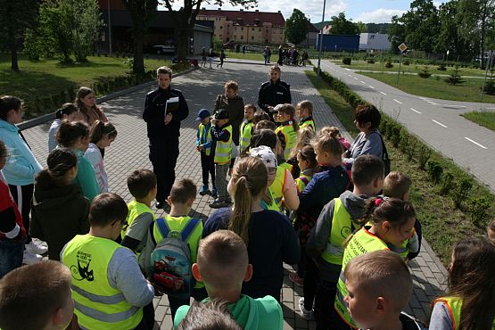 Grafika #9: WIZYTA KLASY I,III i V NA POLICJI