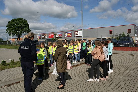 Grafika #10: WIZYTA KLASY I,III i V NA POLICJI