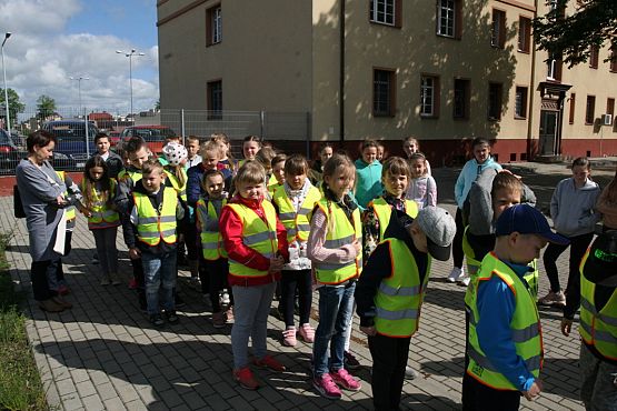 Grafika #11: WIZYTA KLASY I,III i V NA POLICJI