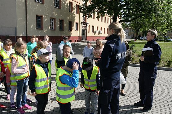Grafika #12: WIZYTA KLASY I,III i V NA POLICJI