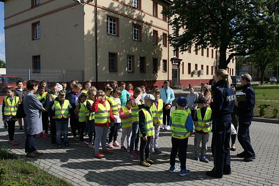 Grafika #13: WIZYTA KLASY I,III i V NA POLICJI