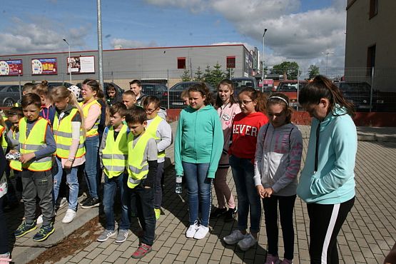 Grafika #14: WIZYTA KLASY I,III i V NA POLICJI