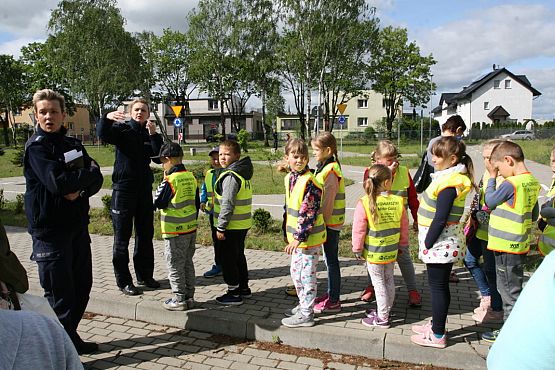 Grafika #16: WIZYTA KLASY I,III i V NA POLICJI