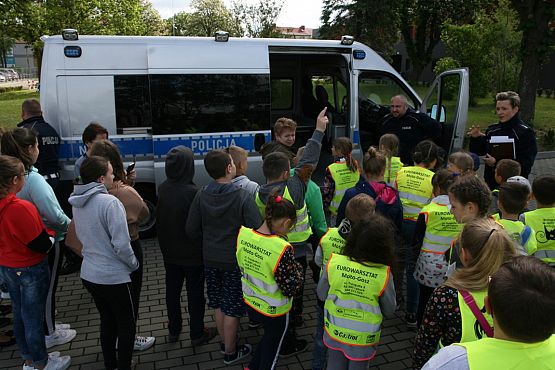 Grafika #17: WIZYTA KLASY I,III i V NA POLICJI