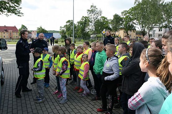 Grafika #20: WIZYTA KLASY I,III i V NA POLICJI
