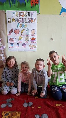 Grafika #1: Przedszkole z klasą tańce i j.angielski