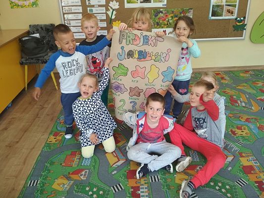 Grafika #3: Przedszkole z klasą tańce i j.angielski