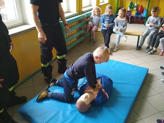 Grafika #2: Spotkanie klas I-III ze strażakami.