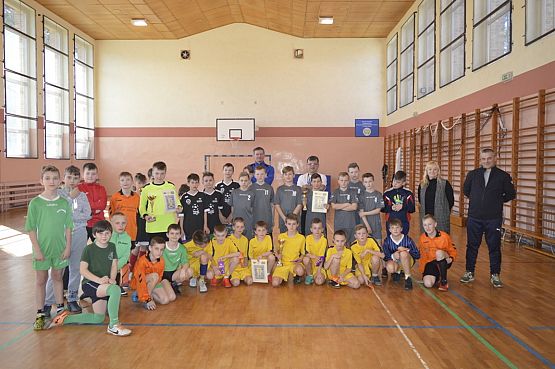 Grafika #0: TURNIEJ PIŁKI NOŻNEJ O PUCHAR DYREKTORA SP W LEŚNICACH