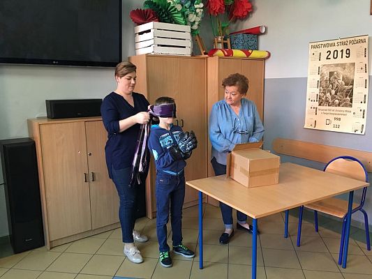 Grafika #7: MAGICZNE DZIECI - AUTYZM