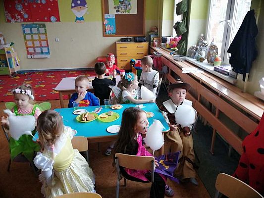 Grafika #3: Bal karnawołowy