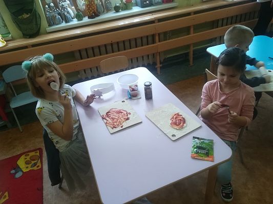 Grafika #4: Dzień Pizzy