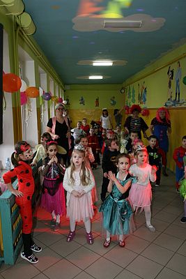 Grafika #2: Bal karnawałowy