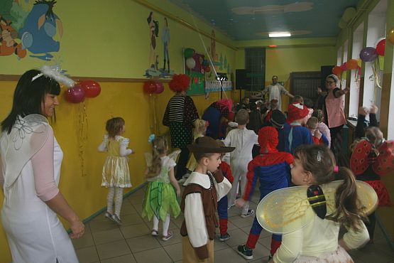 Grafika #1: Bal karnawałowy