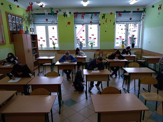 Grafika #0: LAUREATKI II SZKOLNEGO KONKURSU HISTORYCZNEGO "POWSTAŃCÓW DROGI DO WOLNOŚCI"