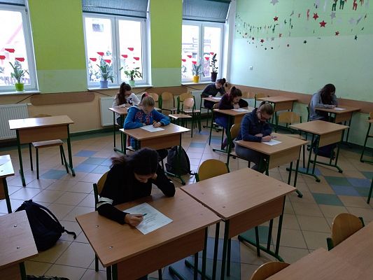 Grafika #1: LAUREATKI II SZKOLNEGO KONKURSU HISTORYCZNEGO "POWSTAŃCÓW DROGI DO WOLNOŚCI"