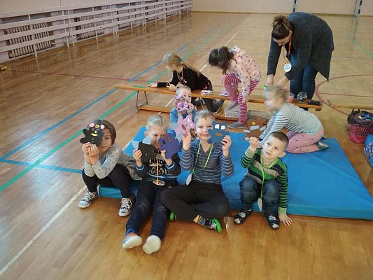 Grafika #2: Światowy Dzień Pluszowego Misia