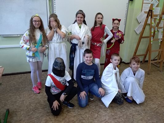 Grafika #0: Rzymscy bogowie na lekcji historii