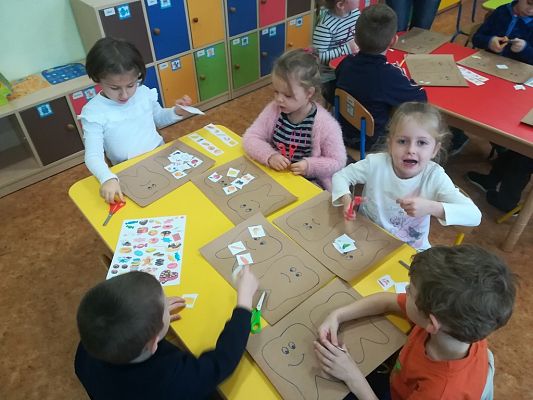 Grafika #1: Doświadczenia w przedszkolu