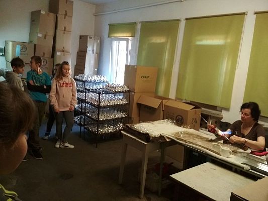 Grafika #10: Wycieczka do Fabryki Bombek Choinkowych w Koszalinie.