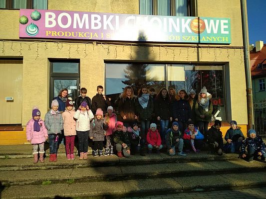 Grafika #0: Wycieczka do Fabryki Bombek Choinkowych w Koszalinie.