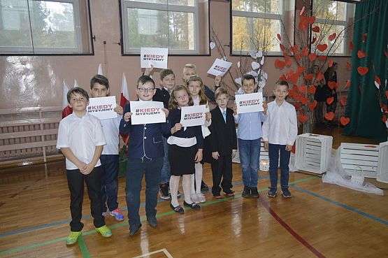 Grafika #8: Uroczysty apel "Dla Niepodległej"