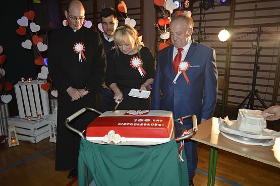 Grafika #12: Wieczornica "Dla Niepodległej"