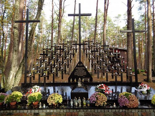 Grafika #0: "Jesteśmy wierni pamięci tych, za których życie żyć możemy"