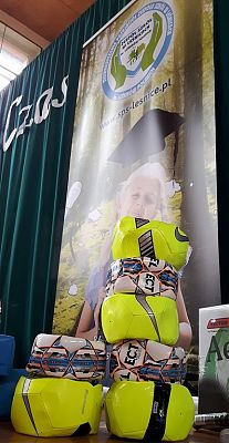 Grafika #2: Prezent od Stowarzyszenia Przyjaciół Szkoły.