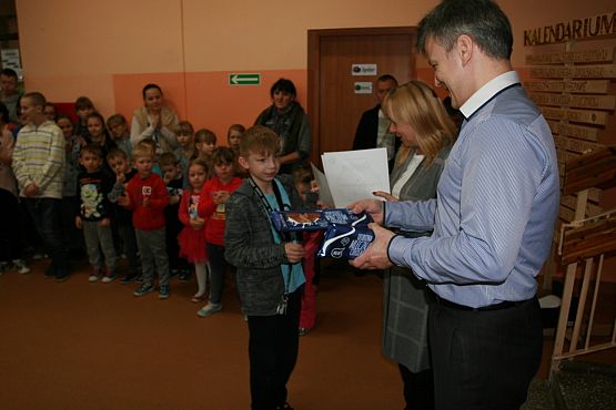 Grafika #2: Apel podsumowujący miesiąc samorządowy klasy IV