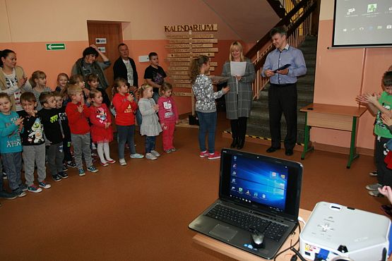 Grafika #7: Apel podsumowujący miesiąc samorządowy klasy IV