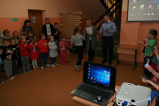 Grafika #9: Apel podsumowujący miesiąc samorządowy klasy IV