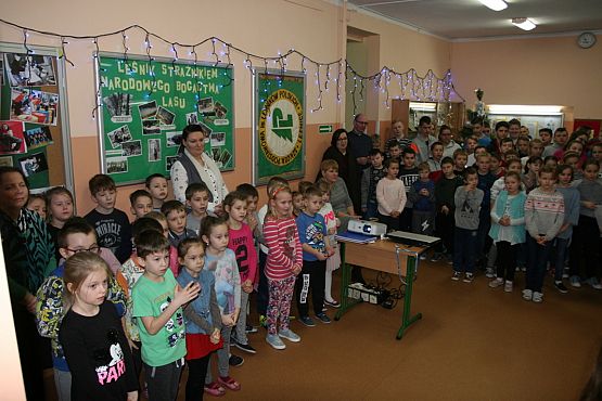 Grafika #10: Apel podsumowujący miesiąc samorządowy klasy IV