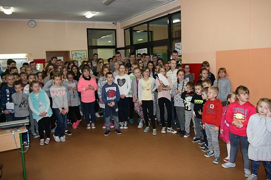 Grafika #15: Apel podsumowujący miesiąc samorządowy klasy IV