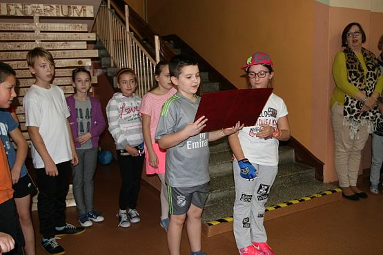 Grafika #3: AKCJA " KLASA GOSPODARZEM SZKOŁY" - APEL SAMORZĄDOWY KLASY 4