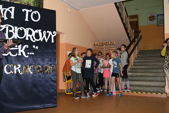 Grafika #5: AKCJA " KLASA GOSPODARZEM SZKOŁY" - APEL SAMORZĄDOWY KLASY 4