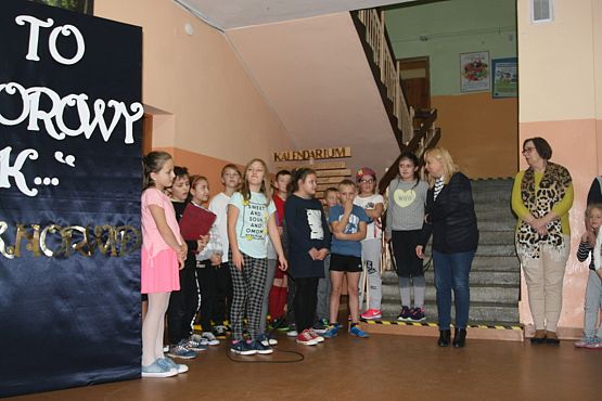 Grafika #0: AKCJA " KLASA GOSPODARZEM SZKOŁY" - APEL SAMORZĄDOWY KLASY 4