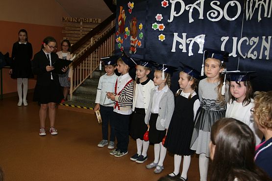 Grafika #0: ŚLUBOWANIE KLASY PIERWSZEJ