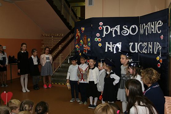 Grafika #7: ŚLUBOWANIE KLASY PIERWSZEJ