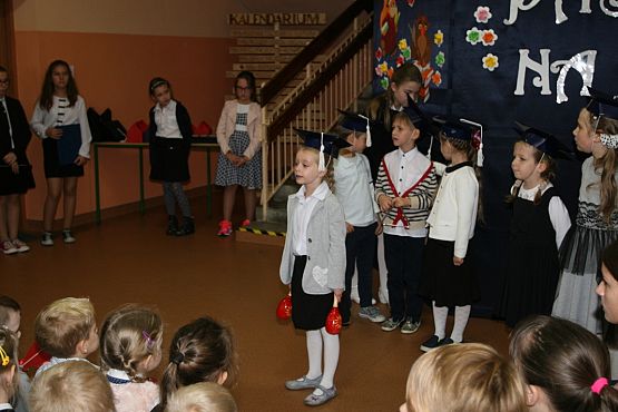 Grafika #9: ŚLUBOWANIE KLASY PIERWSZEJ