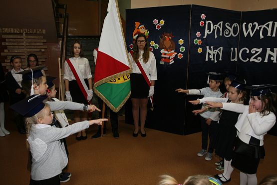 Grafika #14: ŚLUBOWANIE KLASY PIERWSZEJ