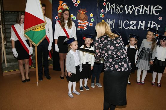 Grafika #16: ŚLUBOWANIE KLASY PIERWSZEJ