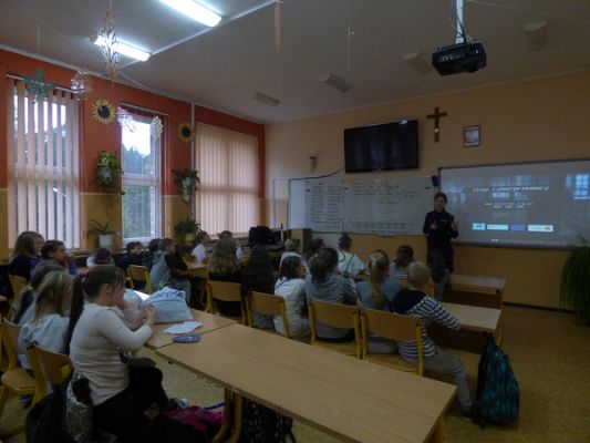 Grafika #1: CYBERPRZEMOC