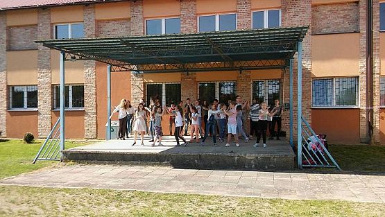 Grafika #1: Próba bicia rekordu Polski w tańcu Chocolate