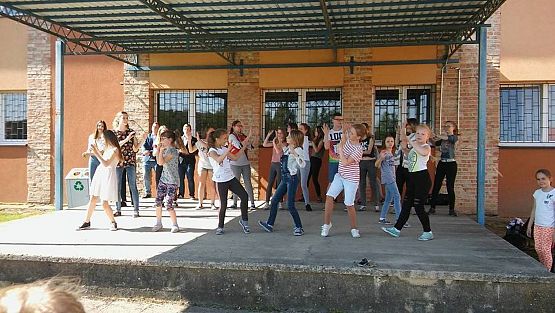 Grafika #0: Próba bicia rekordu Polski w tańcu Chocolate